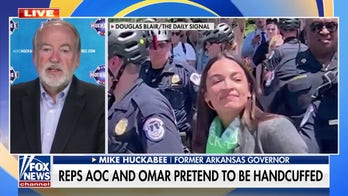 Mike Huckabee roasts AOC and Ilhan Omar's fake handcuffs: 'Such a ridiculous spectacle'