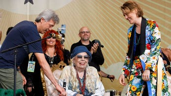 Joni Mitchell performs first full set in over 20 years at Newport Folk Festival