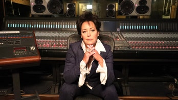 Singer Kelly Lang on her 17-year breast cancer battle: 'I promised God I'd be a bright light to others'