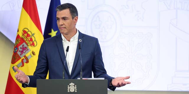 Der spanische Premierminister Pedro Sanchez spricht am Freitag, den 29. Juli 2022, während einer Pressekonferenz im Moncloa-Palast in Madrid.
