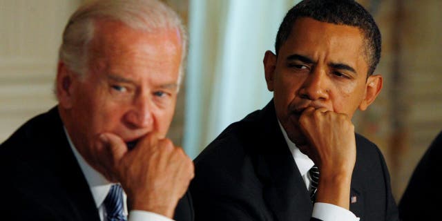 Obama Criticizes Former WH Doctor for Questioning Joe Biden’s Cognitive Health 1 Former-President Barack Obama and then-Vice President Joe Biden participate in a cabinet meeting at the White House in Washington, D.C., on June 8, 2009. REUTERS/Jason Reed/File Photo