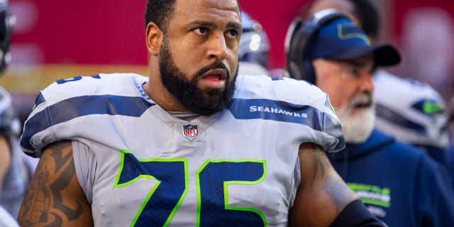 NFL Free Agent Arrested for Carrying a Gun While Going through TSA at LAX 1 Glendale, Arizona, USA: Seattle Seahawks offensive tackle Duane Brown (76) plays against the Arizona Cardinals at State Farm Stadium on Jan. 9, 2022. Credit: Mark J. Rebilas-USA TODAY Sports