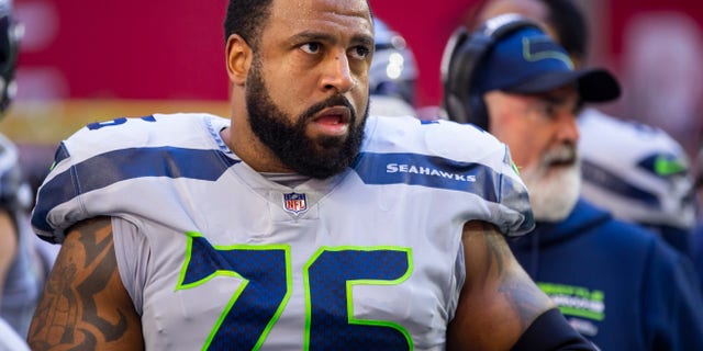 Glendale, Arizona, USA: Seattle Seahawks offensive tackle Duane Brown (76) plays against the Arizona Cardinals at State Farm Stadium on Jan. 9, 2022. Credit: Mark J. Rebilas-USA TODAY Sports