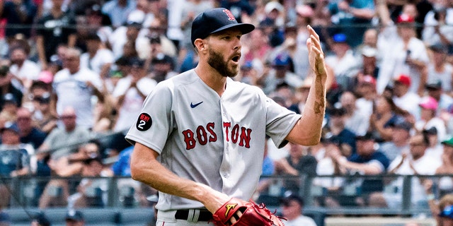 Boston Red Sox starting pitcher Chris Sale left the mound after suffering a hand injury during the first inning of a match against the New York Yankees on Sunday, July 17, 2022 in New York. ..