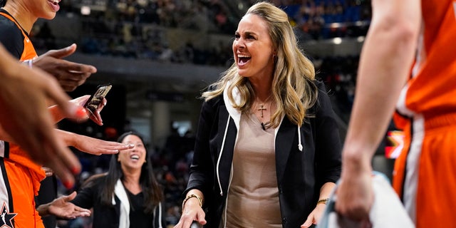 Becky Hammond is thriving as the Aces head coach, Popovich still a huge ...