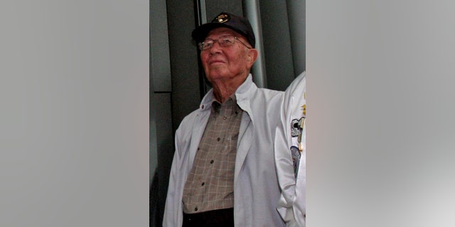 Last Surviving "Band of Brothers" Member Bradford Freeman Dies at 97 1 Band of Brothers veteran of Easy Company 506th Parachute Infantry Regiment Bradford Freeman attends the formal unveiling of a memorial plaque at Stansted Airport, Essex, commemorating those who served from the airport during World War II, July 13, 2009.