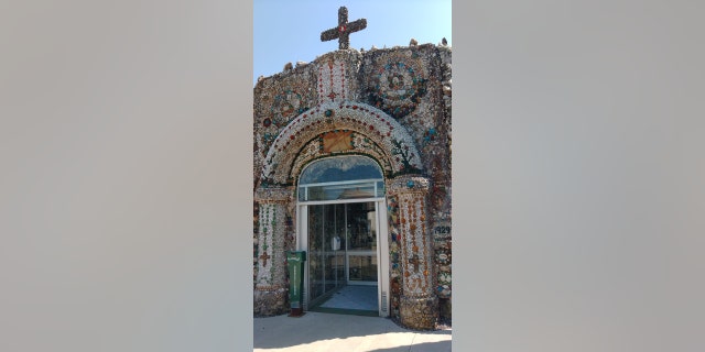 While he was in Dickeyville, Barnes saw The Grotto, a structure built between 1925 and 1930.