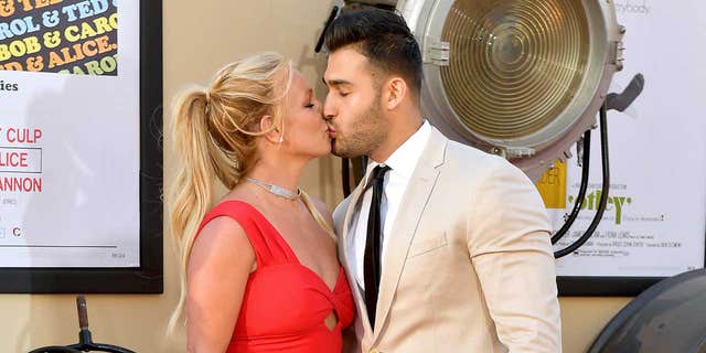 Britney se casou com seu parceiro de longa data Sam Asghari depois que sua tutela de 13 anos terminou.