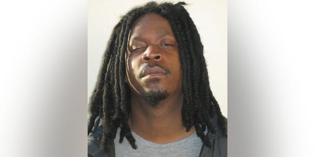 布莱恩特重击, 32, allegedly stole a tip jar from Max’s Kosher Café in Gaithersburg, 马里兰州, last week before pepper spraying and stabbing an employee who tried to stop him, 当局说.