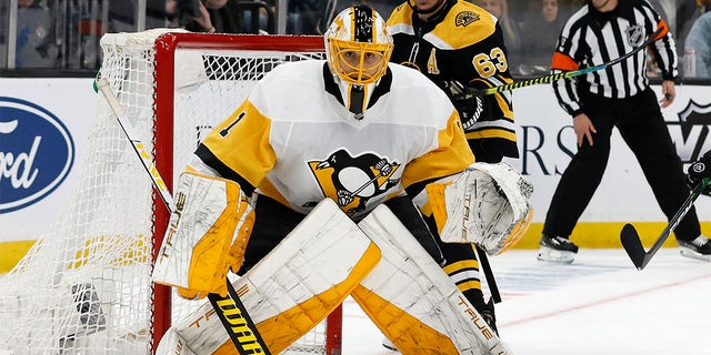 Pittsburgh Penguins goaltender Casey DeSmith plays during the first period of an NHL hockey game against the Boston Bruins, Saturday, April 16, 2022, in Boston. The Penguins are sticking with Casey DeSmith, signing the team's No. 2 goaltender to a two-year contract extension on Tuesday, July 5, 2022, that carries an average annual value of $1.8 million.