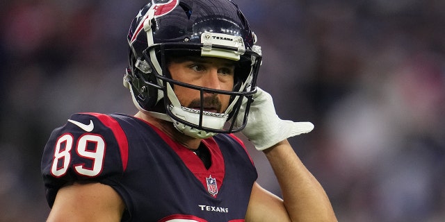 Houston Texans # 89 Danny Amendora adjusts his helmet against the Tennessee Titans during an NFL match at NRG Stadium on January 9, 2022 in Houston, Texas.