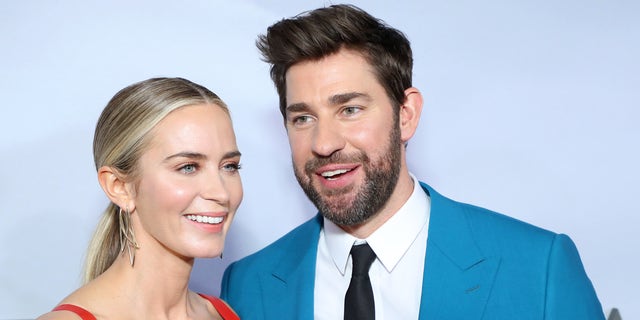 John Krasinski et Emily Blunt ont fait de la plongée sous-marine pendant leur lune de miel et un requin a nagé juste devant eux.