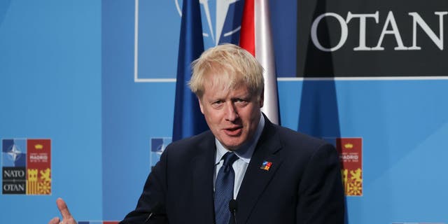 Le Premier ministre Boris Johnson lors d'une conférence de presse le dernier jour du sommet de l'OTAN à Madrid, Espagne, le 30 juin 2022. 
