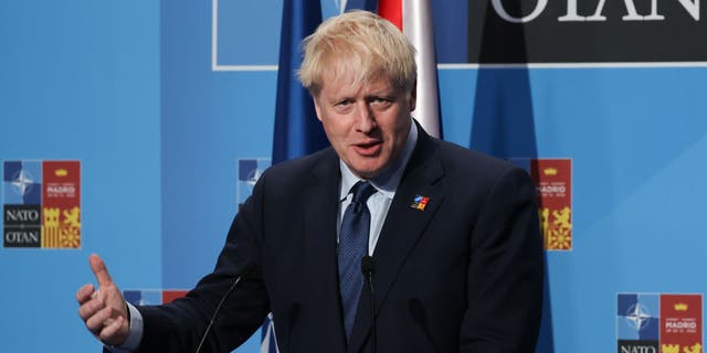 Le Premier ministre Boris Johnson lors d'une conférence de presse le dernier jour du sommet de l'OTAN à Madrid, Espagne, le 30 juin 2022. 