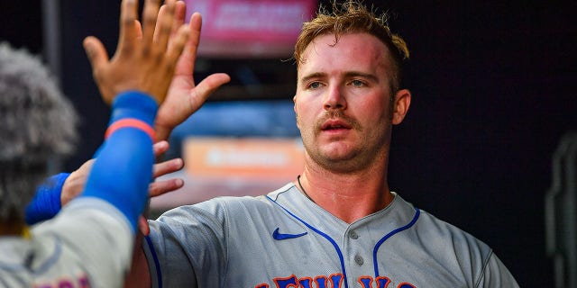 New York first baseman Pete Alonso (20) gets high-fives in the dugout during the MLB game between the New York Mets and the Atlanta Braves on July 11th, 2022, at Truist Park in Atlanta, GA.