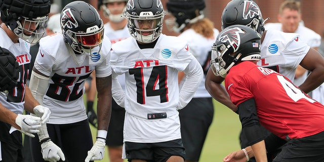 Atlanta Falcons quarterback Desmond Ridder (4) in the huddle during Saturday morning workouts for the Atlanta Falcons July, 30, 2022, at the Falcons' training facility in Flowery Branch, Ga.  