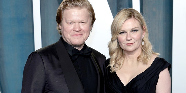 Jesse Plemons and Kirsten Dunst attend the 2022 Vanity Fair Oscar Party hosted by Radhika Jones at Wallis Annenberg Center for the Performing Arts on March 27, 2022 in Beverly Hills, California. (Photo by Dimitrios Kambouris/WireImage)