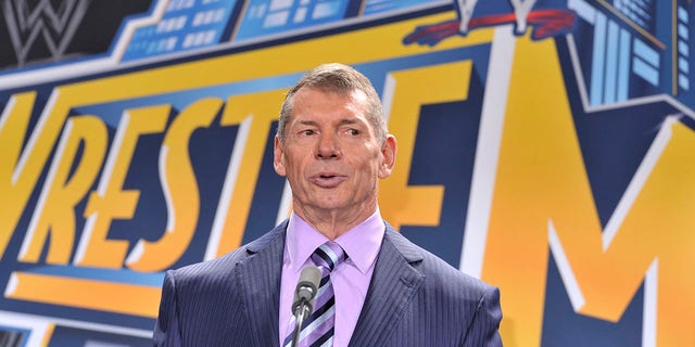 Vince McMahon asiste a una conferencia de prensa para anunciar que WWE Wrestlemania 29 se llevará a cabo en MetLife Stadium en 2013 en MetLife Stadium el 16 de febrero de 2012 en East Rutherford, Nueva Jersey.
