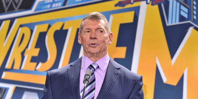 Vince McMahon asiste a una conferencia de prensa para anunciar que WWE Wrestlemania 29 se llevará a cabo en MetLife Stadium en 2013 en MetLife Stadium el 16 de febrero de 2012 en East Rutherford, Nueva Jersey. 