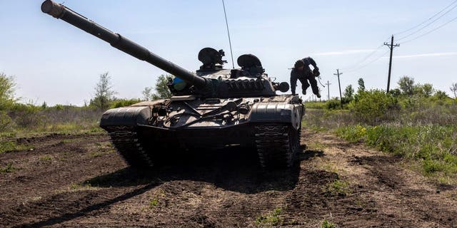 A Ukrainian tank crew takes part in a training exercise with infantrymen on May 9, 2022, near Dnipropetrovsk Oblast, Ukraine.