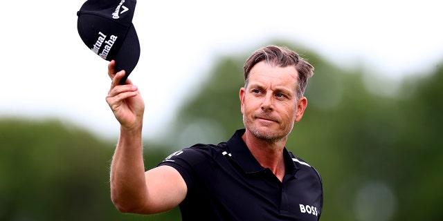 Henrik Stenson of Sweden thanks the crowd at the Volvo Car Scandinavian Mixed 2022 at the Halmstad Golf Club in Halmstad, Sweden on June 12, 2022.