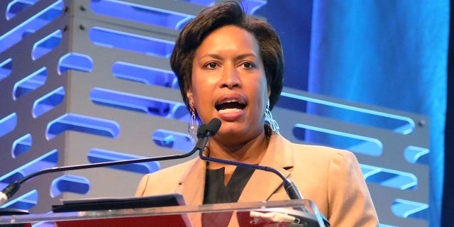 La alcaldesa de Washington, DC, Muriel Bowser, dijo que los migrantes que llegan a DC son un 