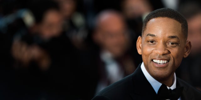 Dans un effort pour faire face à ses peurs, Will Smith est allé plonger avec des requins et a qualifié l'expérience de changement de vie.