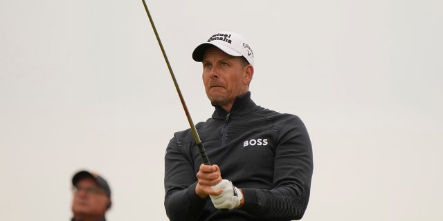 Henrik Stenson watches his shot along the 11th tee during the second round of the British Open golf championship on the Old Course at St. Andrews, Scotland, on July 15, 2022.