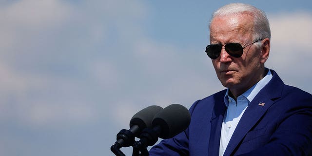 US President Joe Biden delivers notes on climate change and renewable energy at the site of the former Brighton Point Power Station in Somerset, Massachusetts, USA, on July 20, 2022.  REUTERS/Jonathan Ernst