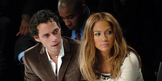 Jennifer Lopez kết hôn với Marc Anthony năm 2004 trước khi ly hôn năm 2016. Hai người có chung một cặp song sinh.
