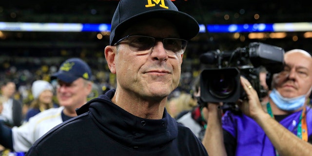 El contrato actual de Jim Harbaugh con los Michigan Wolverines, que le paga más de $30 millones durante los próximos cinco años, significa que es poco probable que regrese a la NFL. 