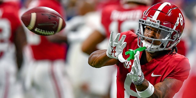 Alabama wide receiver John Metchie III (8) warms up prior to the start of the SEC Championship college football game between the Alabama Crimson Tide and Georgia Bulldogs on December 4th, 2021 at Mercedes Benz Stadium in Atlanta, GA.