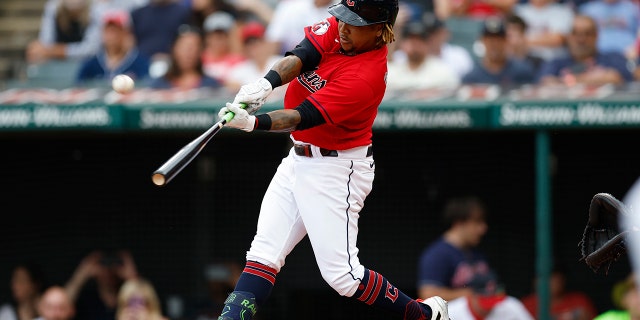 Jose Ramirez des Guardians frappe un circuit de trois points contre le lanceur partant des Detroit Tigers Michael Pineda le samedi 16 juillet 2022 à Cleveland.