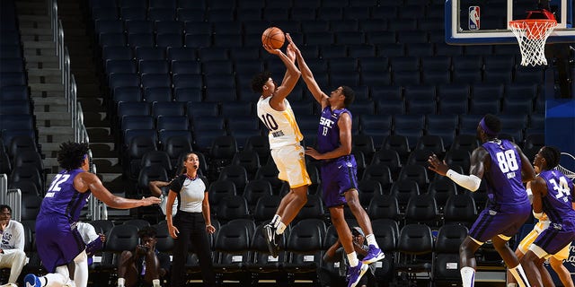 No. 13 Keegan Murray of the Sacramento Kings plays defense against No. 10 Max Christie of the Los Angeles Lakers during the 2022 California Classic on July 5, 2022 at the Chase Center in San Francisco, California. 