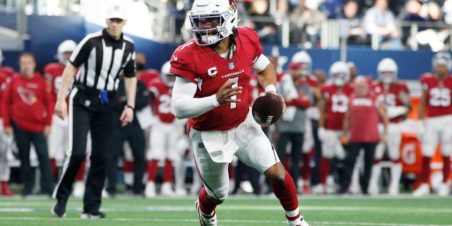 Jan 2, 2022; Arlington, Texas, USA; Arizona Cardinals quarterback Kyler Murray (1) rolls out in the second quarter against the Dallas Cowboys at AT&T Stadium.