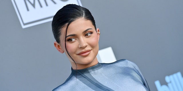 Jenner cerró las acusaciones, alegando que estaba en un "espacio personal" y no la planta de fabricación de Kylie Cosmetic.