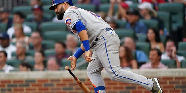 New York Mets' Luis Guillorme drives in a run with a base hit in the third inning of a baseball game against the Atlanta Braves, Monday, July 11, 2022, in Atlanta.