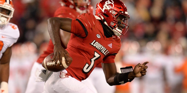 Louisville Cardinals quarterback Malik Cunningham carries the ball during the college football game between the Clemson Tigers and the Louisville Cardinals on Nov. 6, 2021, at Cardinal Stadium in Louisville, Kentucky.
