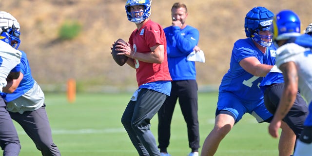 Head coach Sean McVay looks on as Los Angeles Rams quarterback Matthew Stafford #9 during mini camp at the team's facility at California Lutheran University on June 7, 2022 in Thousand Oaks, California. 