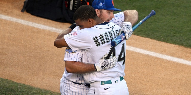 New York Mets first baseman Pete Alonso embraces Seattle Mariners center fielder Julio Rodriguez after being defeated in the second round of the Home Run Derby at Dodgers Stadium, July 18, 2022, in Los Angeles.