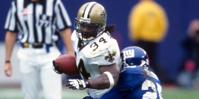 Ricky Williams, # 34 of the New Orleans Saints, carried the ball during an NFL football match at the Giants Stadium in East Rutherford, NJ on September 30, 2001, and Will Allen, the # 25 of the New York Giants. Work on. Williams played for the saints from 1999 to 2001. 