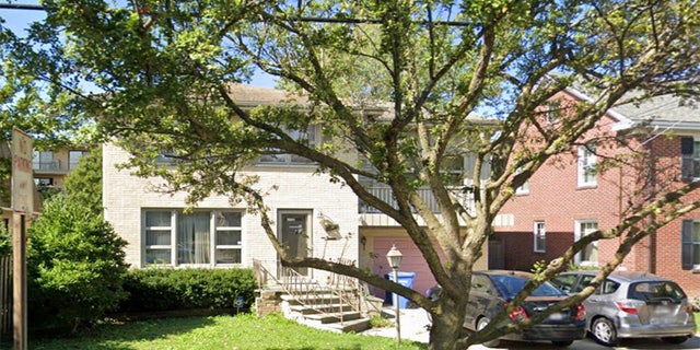 La casa in McDaniels Avenue dove il sospetto pistolero Robert Crimo III è cresciuto con la sua famiglia a Highland Park.