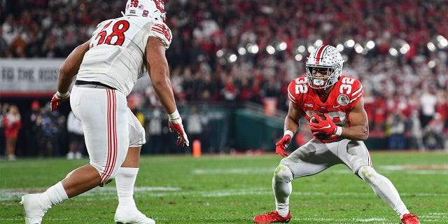 Ohio State Buckeyes running back TreVeyon Henderson (32) tries to get by Utah Utes defensive tackle Junior Tafuna (58) during the Rose Bowl game between the Ohio State Buckeyes and the Utah Utes on January 1, 2022 at the Rose Bowl in Pasadena, CA.