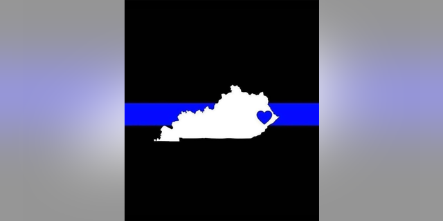 Le département de police du métro de Louisville a présenté ses condoléances aux agents du département du shérif du comté de Floyd, de Prestonsburg KY, de la ville de Prestonsburg, KY, de la police de l'État du Kentucky, et d'autres ont répondu à une fusillade policière mortelle le 30 juin 2022. 