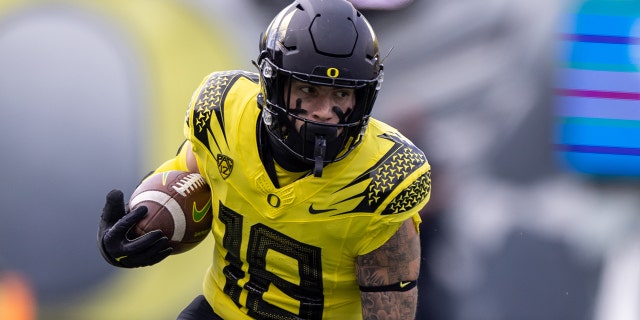 Spencer Webb of the Oregon Ducks runs with the ball against the Colorado Buffaloes at Autzen Stadium on October 30, 2021 in Eugene, Oregon.