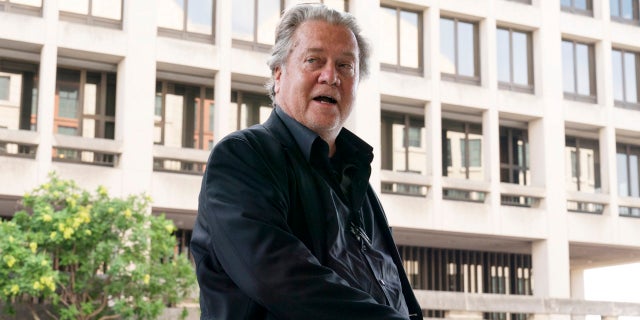 Former White House strategist Steve Bannon arrives at federal court in Washington July 21, 2022. 