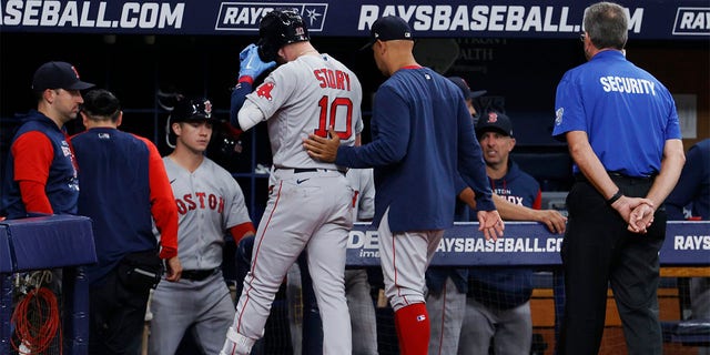 Boston Red Sox manager Alex Cora (right) will play Red Sox's Trevor Story against the Tampa Bay Rays in five baseball games on Tuesday, July 12, 2022 in St. Petersburg, Florida. To do. 