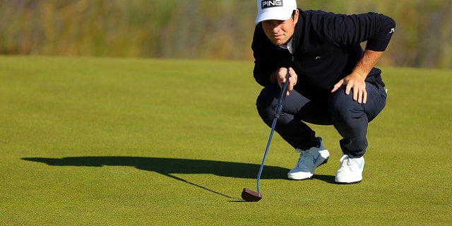 Viktor Hovland of Norway lines up a putt on the 10th during Day One of the Genesis Scottish Open at The Renaissance Club on July 07, 2022 in North Berwick, Scotland.