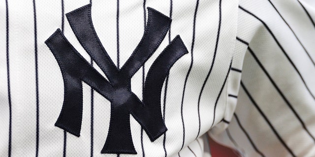 A New York Yankees logo.