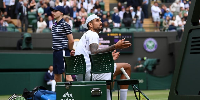 Nick Kyrgios of Australia speaks with the umpire against Stefanos Tsitsipas of Greece during their Men's Singles Third Round match against Stefanos Tsitsipas of Greece on day six of The Championships Wimbledon 2022 at All England Lawn Tennis and Croquet Club on July 02, 2022 in London, England. 